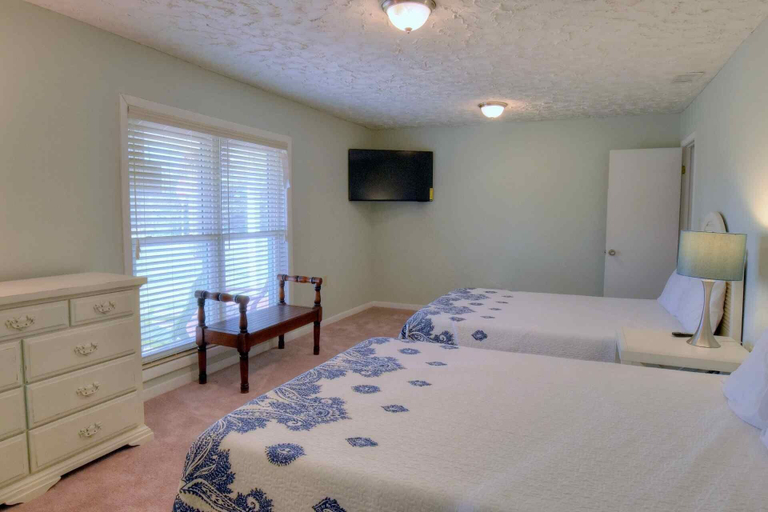 Bedroom 3, It's Five O'clock Somewhere 6/3), Bay
