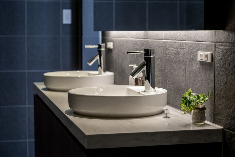 Bathroom 3, Jade Rabbit, Kutchan