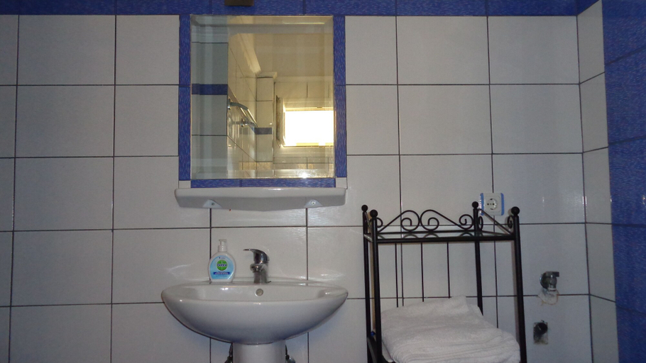 Bathroom 5, Mouses-X, Central Macedonia