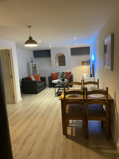 Others 5, Captivating 2-bed Apartment in Bradford, Bradford