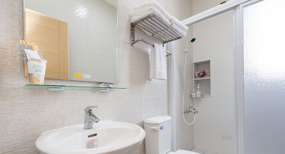 Bathroom 4, Jia-Jia Business Hotel, Yilan