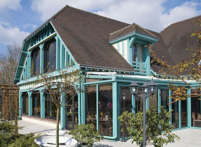 Exterior & Views