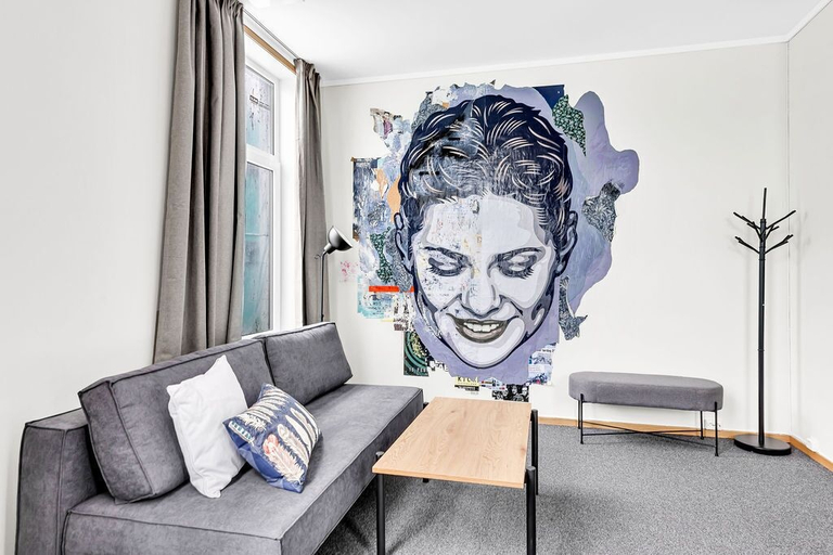 Others 4, Lille Hotell, Arendal