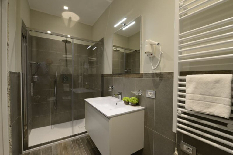 Bathroom 5, Hotel Repubblica 55, Biella