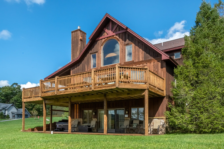 Exterior & Views