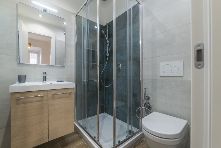 Bathroom 5, Roman Station House, Rome