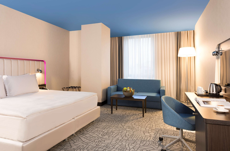 Bedroom 2, Park Inn by Radisson Istanbul Atasehir, Maltepe