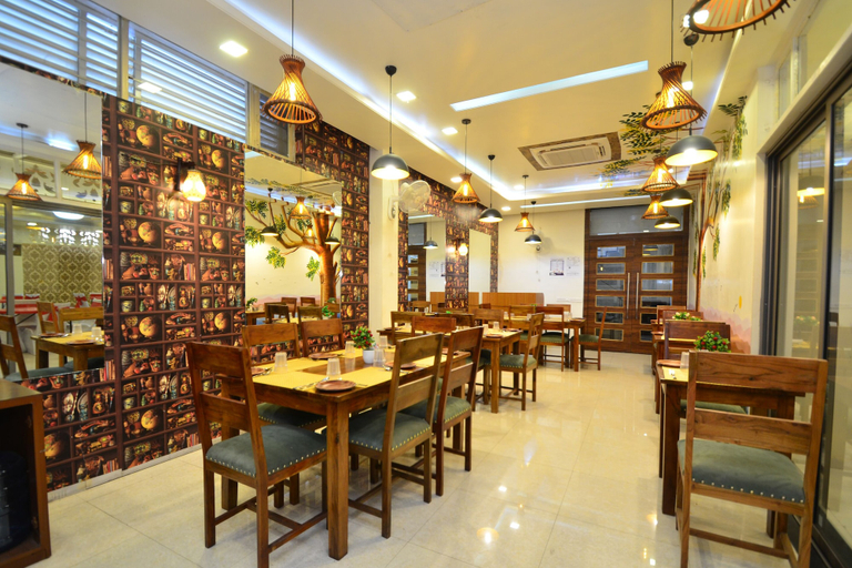 Food & Drinks 4, Hotel Sapphire World, Jaipur