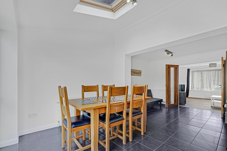 Others 5, Heathrow Living St Annes Svcs Hse 5 BDRM, Surrey