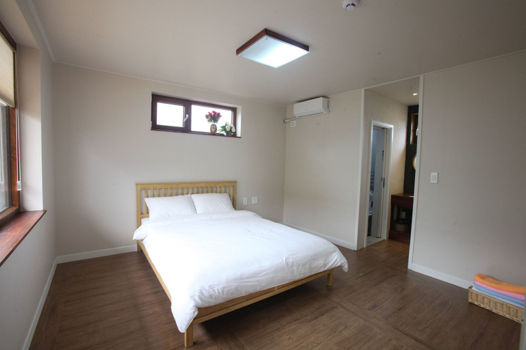 Bedroom 4, Baettorong Jinni, Jeju
