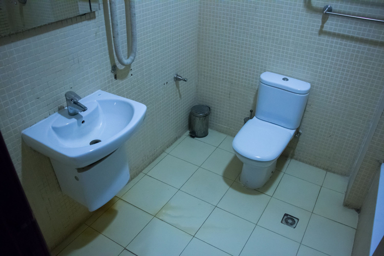 Bathroom 4, Heritage House Square Hotel, Mushin