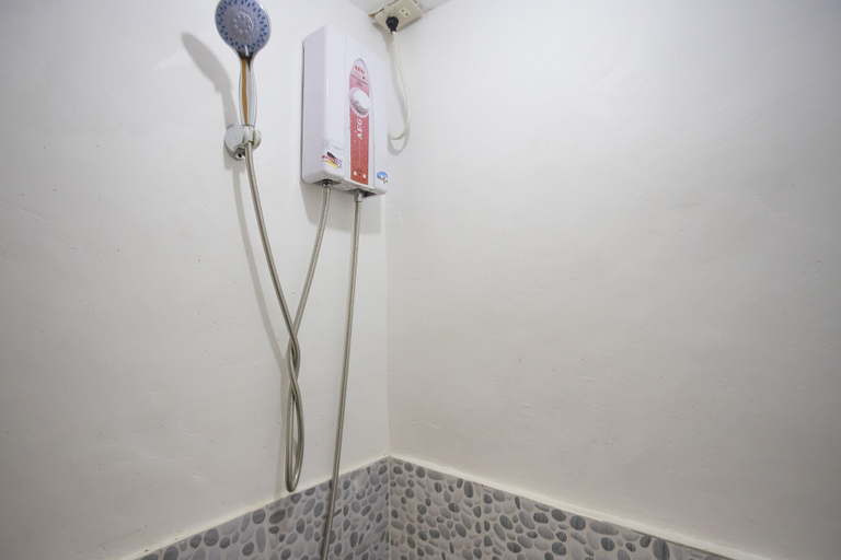 Bathroom 3, Mye Tourist Inn, Pasay City