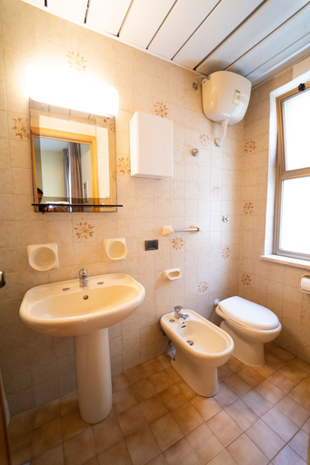 Bathroom 4, Hotel San Pietro, Messina