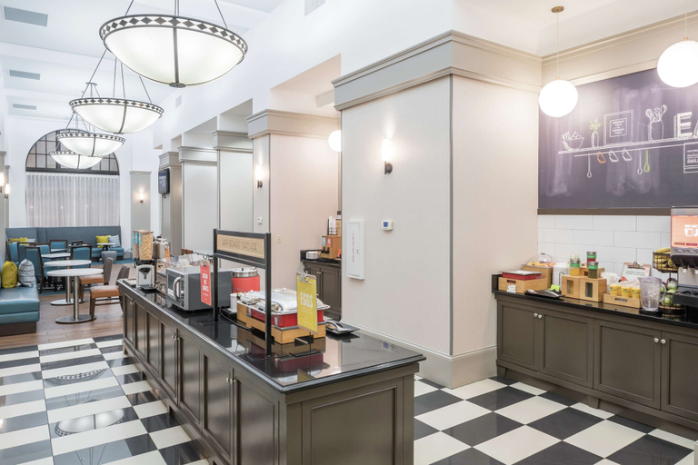 Food & Drinks 5, Hampton Inn & Suites Atlanta-Downtown, Atlanta