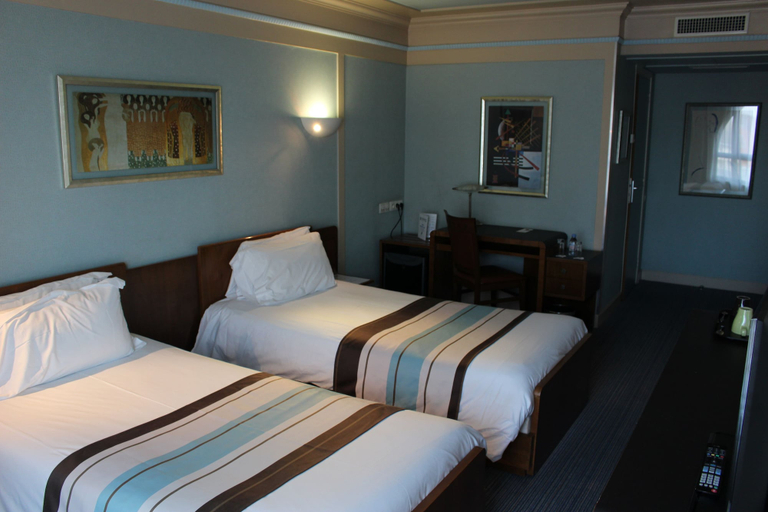 Bedroom 3, Hôtel Art Déco Euralille, Nord