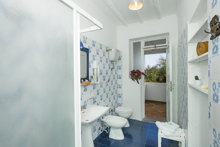 Bathroom 4, Hotel Ossidiana Stromboli Center, Messina