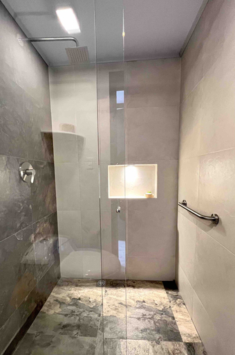 Bathroom 4, La Vista EcoHouse, Macanal