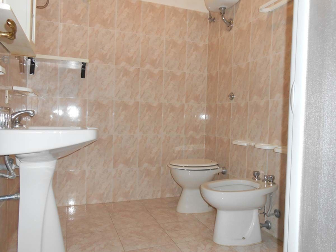 Bathroom 4, Residence Le Conchiglie, Lecce