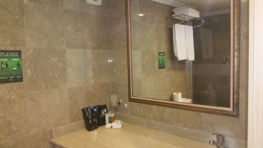 Bathroom 5, Oscar Resort Hotel