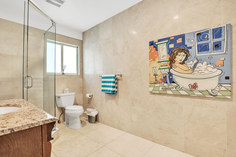 Bathroom 3, Isle of Venice, Broward
