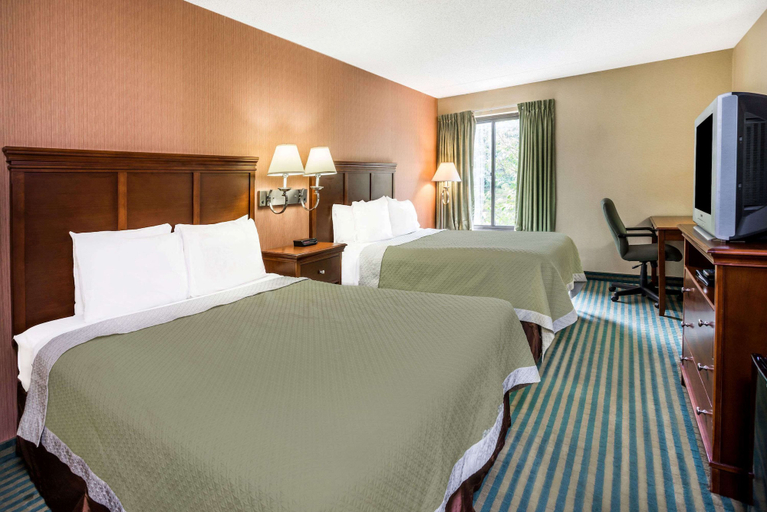 Bedroom 3, Days Inn by Wyndham Westminster, Carroll