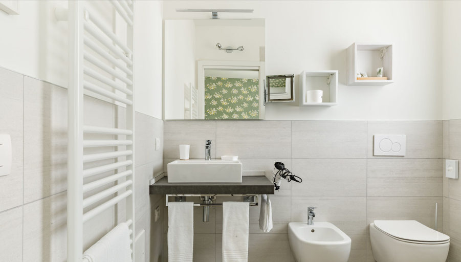 Bathroom 5, Casa Baci, Verona