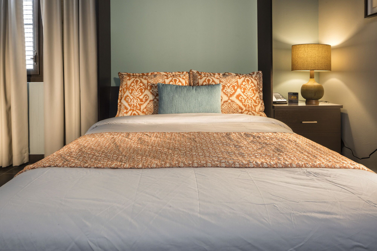 Bedroom 3, Decanter Hotel