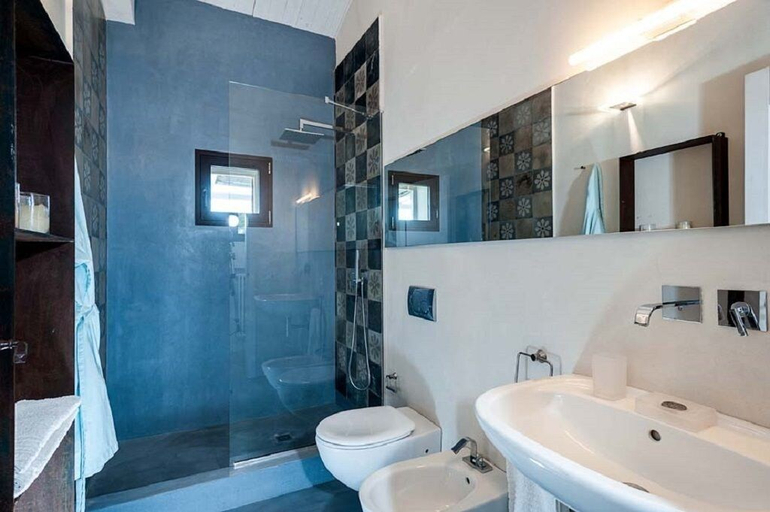 Bathroom, Isla Verde - Carrubi, Ragusa