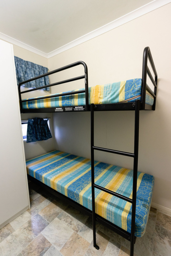 Bedroom 3, BIG4 Cania Gorge Holiday Park, Monto
