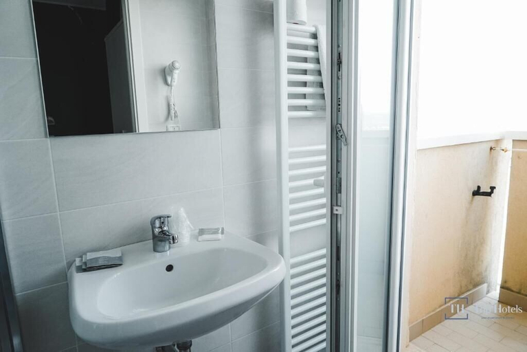 Bathroom 3, NAUTIC BEACH HOTEL, Rimini