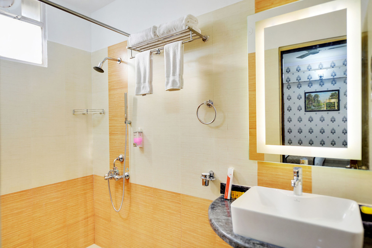 Bathroom 4, The Liverpool Blue Hotel, Bangalore