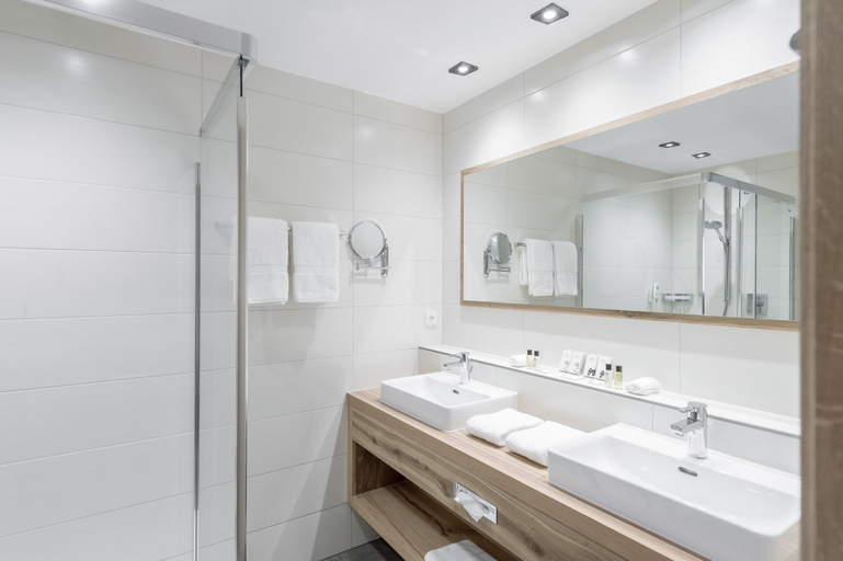 Bathroom 5, Hotel Mondin, Landeck