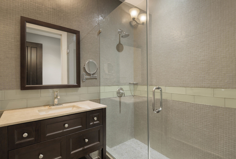 Bathroom 4, Decanter Hotel