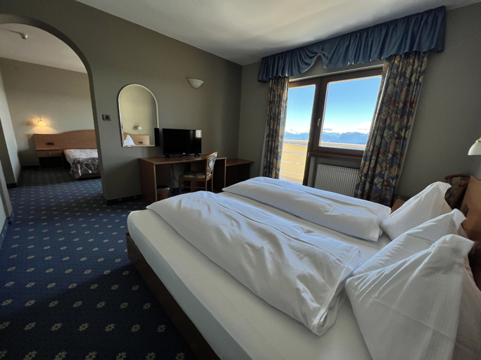 Bedroom 3, PanoramaHotel Penegal, Trento