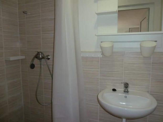 Bathroom 3, Villaggio Riccio, Foggia