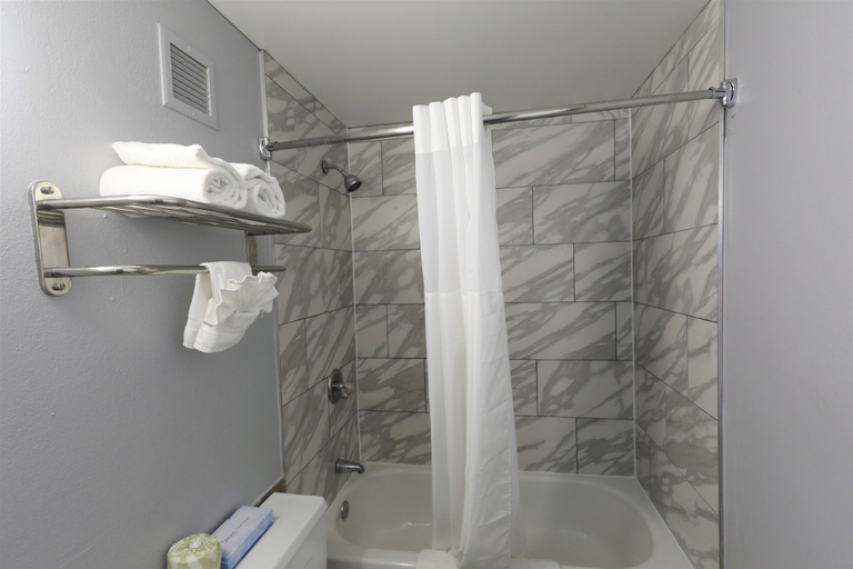 Bathroom 4, Super 8 by Wyndham Manassas, Manassas
