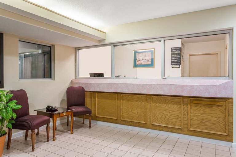Others 5, Super 8 by Wyndham Stafford, Stafford