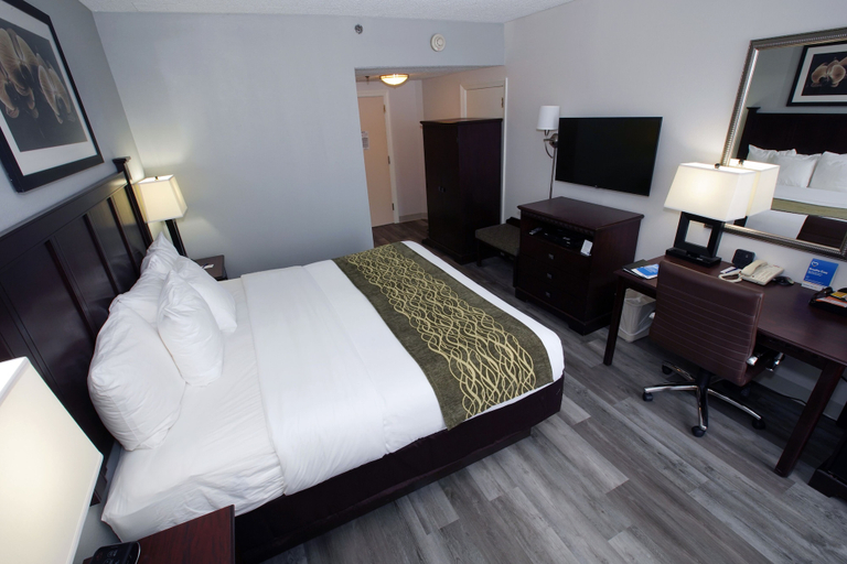 Bedroom 3, Best Western Paramus Hotel & Suites, Bergen