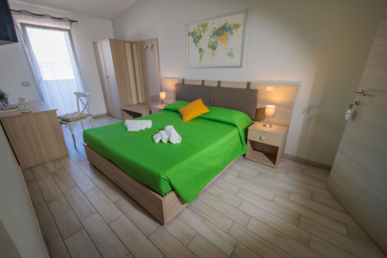 Bedroom 4, Fuori Rotta, Syracuse