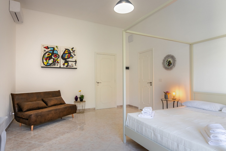 Bedroom 3, Oniro, Syracuse