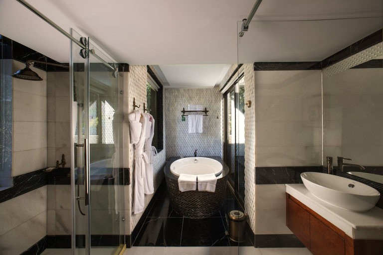 Bathroom 5, Palavra Resort, Manama