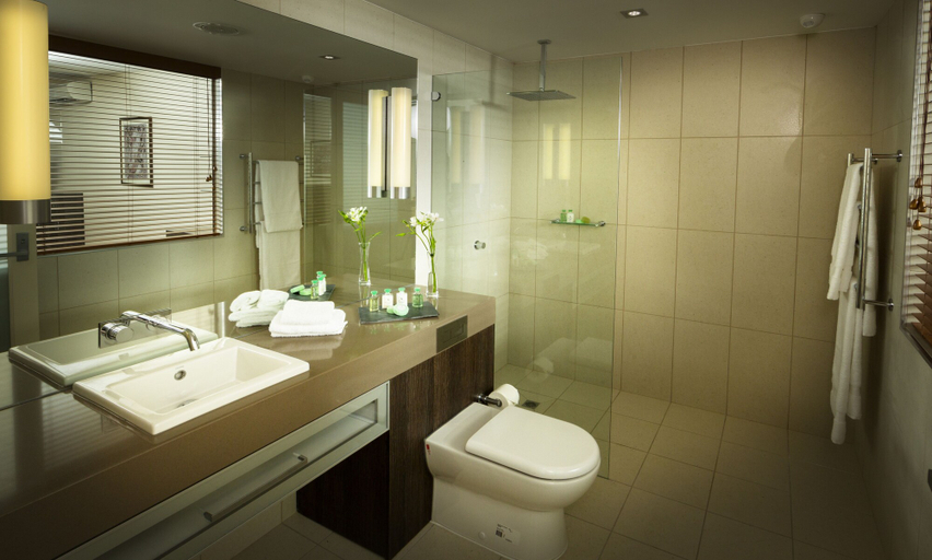 Bathroom 5, Cicada Lodge, Nyirranggulung Mardrulk Ngadberre
