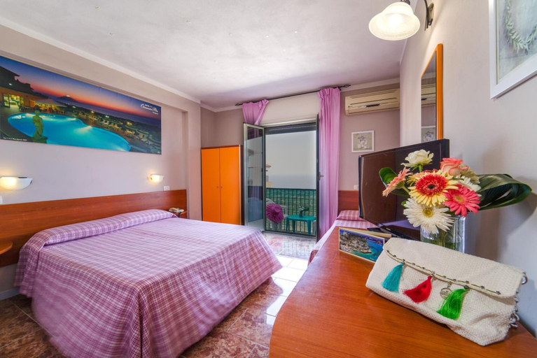 Bedroom 3, Hotel Orizzonte Blu di Tropea, Vibo Valentia