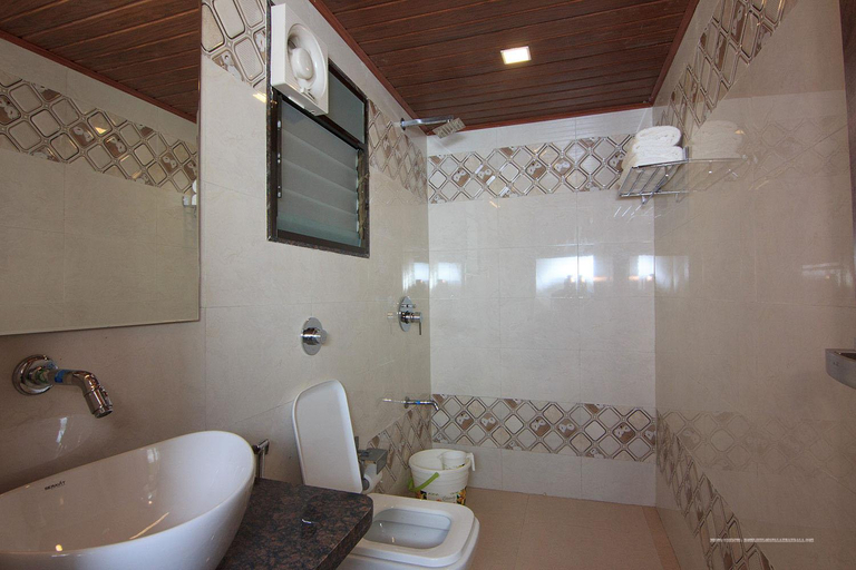 Bathroom 3, Hotel Highland Resort, Pune
