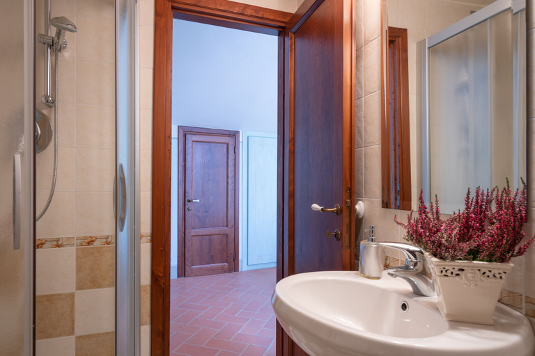 Bathroom 3, Villa dei Marchesi, Florence