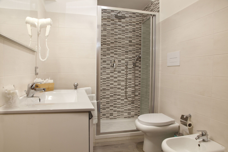 Bathroom 5, Hotel San Germano, Frosinone