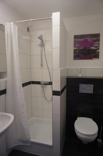 Bathroom 5, Hotel Diana, Ostholstein