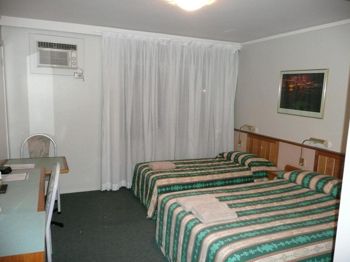 Bedroom 3, The Hermitage Motel, Muswellbrook
