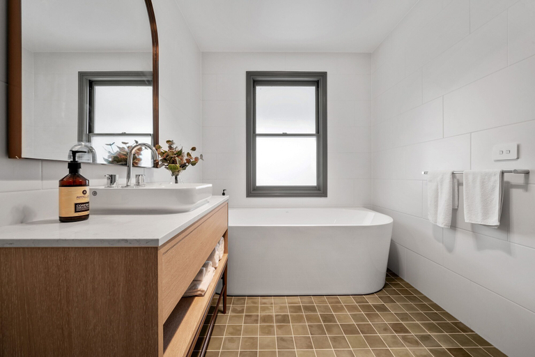 Bathroom 3, Wildes Hotel Kangaroo Valley, Shoalhaven - Pt B
