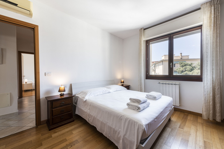 Bedroom 5, Visarno Modern by Mmega, Florence